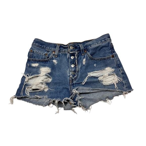 Levi’s Denim Distressed Size W26 Women Shorts - Picture 1 of 4